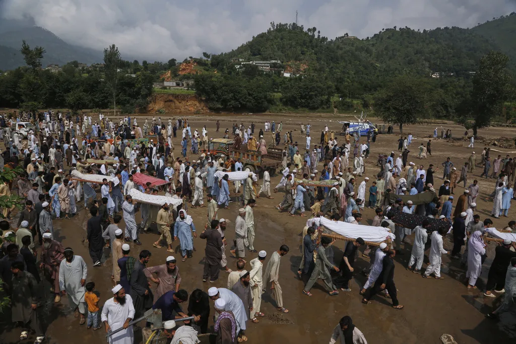 Broj poginulih u poplavama u Pakistanu porastao na 344