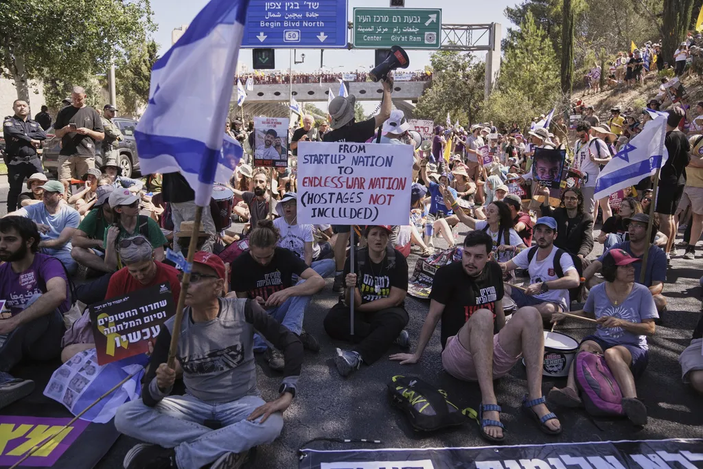 Demonstranti blokirali saobraćaj u Jerusalemu, traže oslobađanje talaca i kraj rata