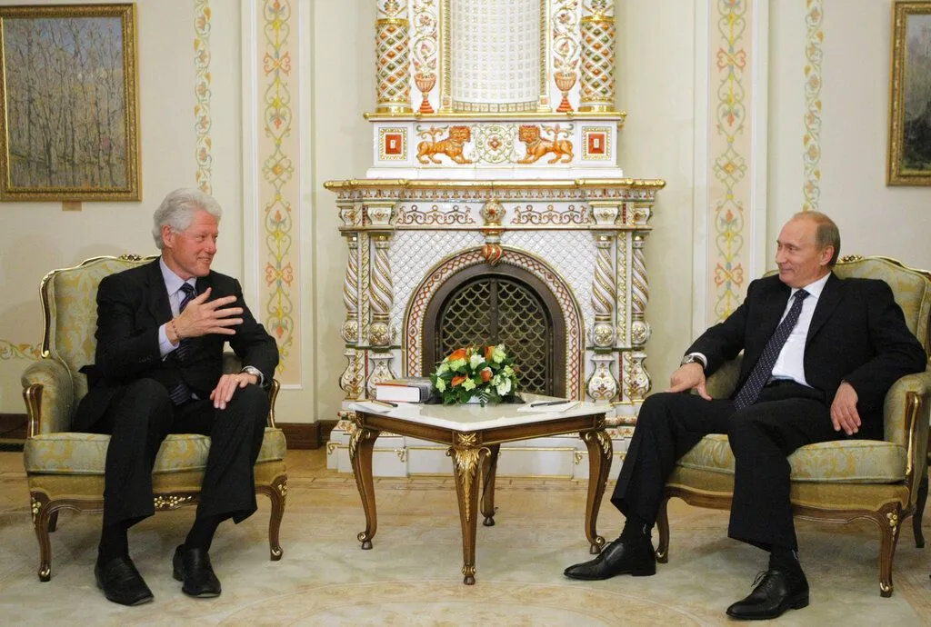 Skinuta oznaka tajnosti s podataka: Clinton bio spreman Rusiju primiti u NATO