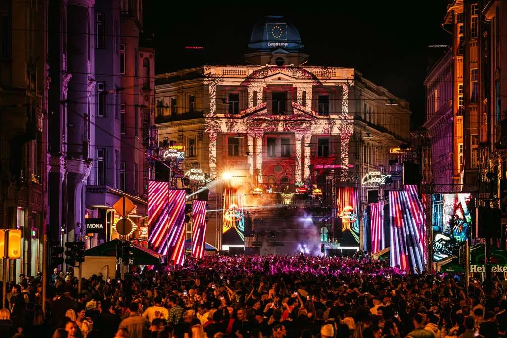 Posljednju noć SFF-a glavna ulica u Sarajevu bila je najveći plesni podij u regiji