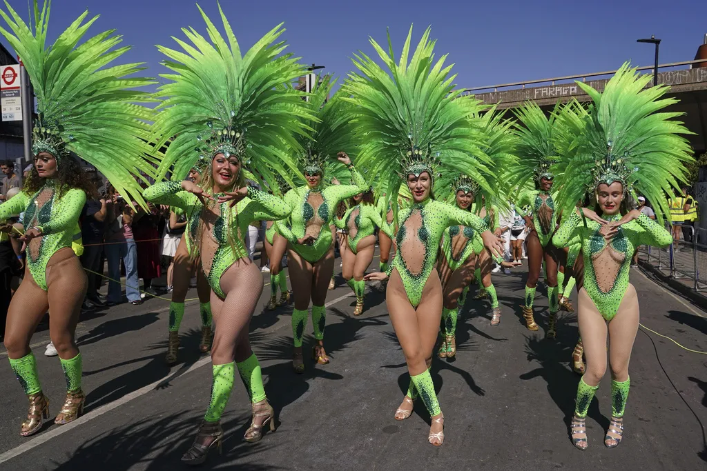 Londonski karneval u Notting Hillu privlači milione ljudi na masovnu uličnu zabavu