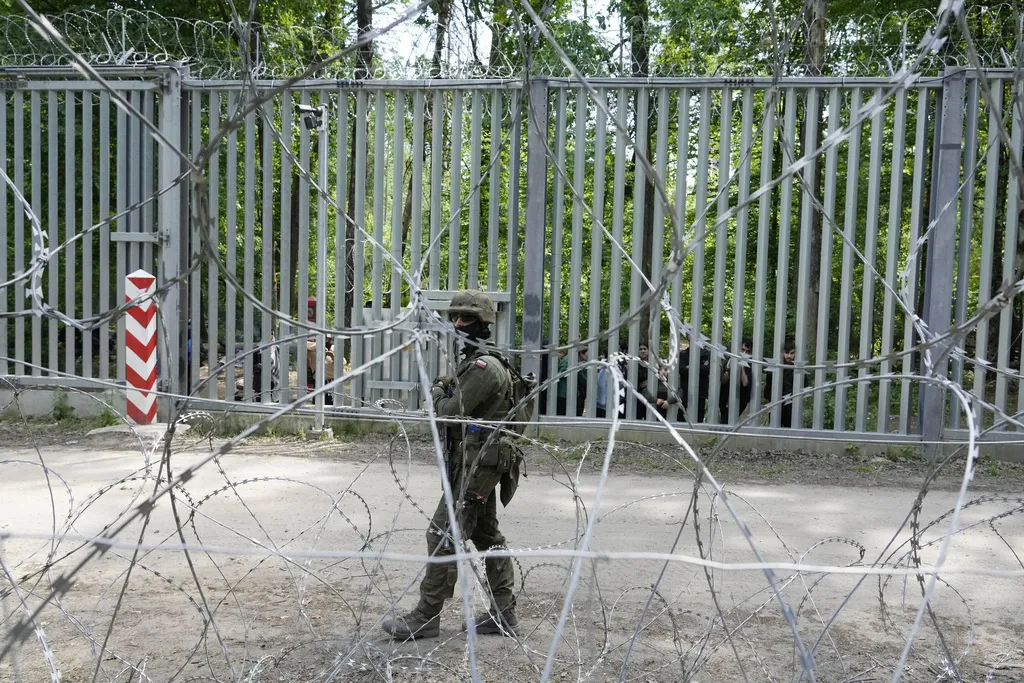 Migranti opet napali poljske vojnike na granici s Bjelorusijom