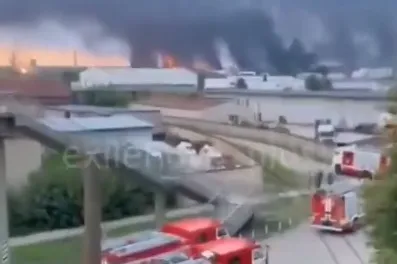 Veliki požar u rafineriji Rosnefta nakon noćnog napada dronovima