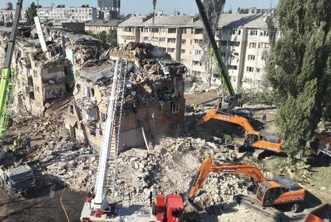 Broj poginulih u ruskom napadu na Kijev porastao na 14, proglašen dan žalost