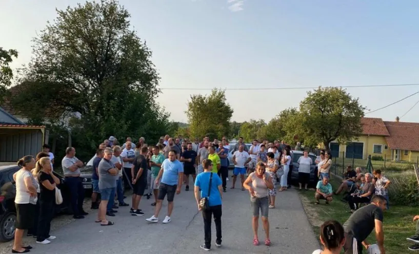 Strahuju od odrona: Protest mještana Ugljevik Sela zbog radovi na kopu RiTE Ugljevik