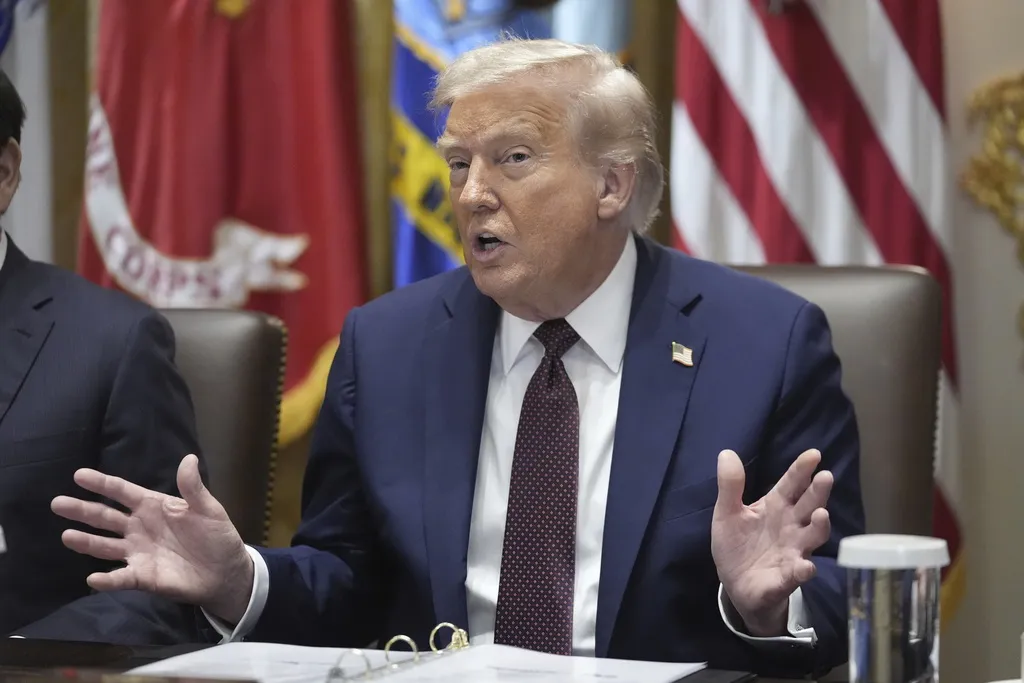 Izvještaj: Trump "ne bi bio uznemiren" da vidi bivše šefove FBI-ja i CIA-e uhapšene zbog istrage Russiagate
