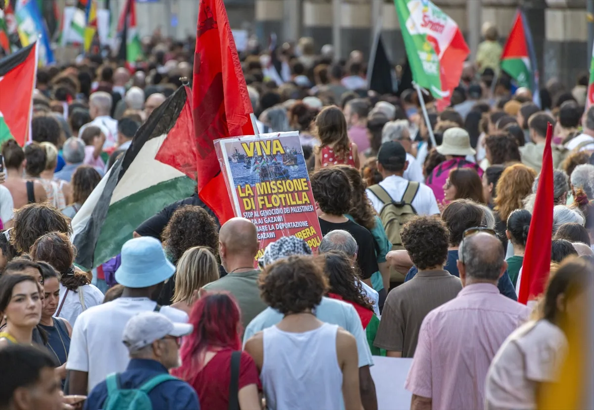 Hiljade ljudi u Italiji marširale u znak podrške Palestini i Globalnoj floti Sumud