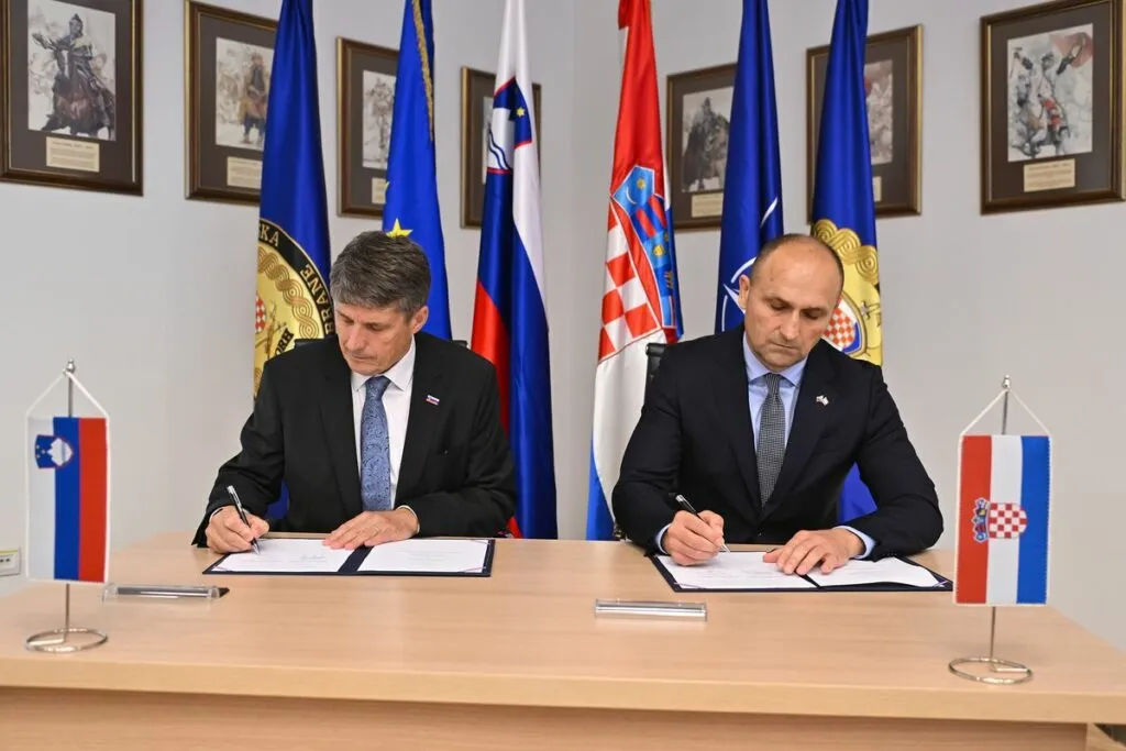 Slovenija i Hrvatska potpisale deklaraciju o vojnoj saradnji