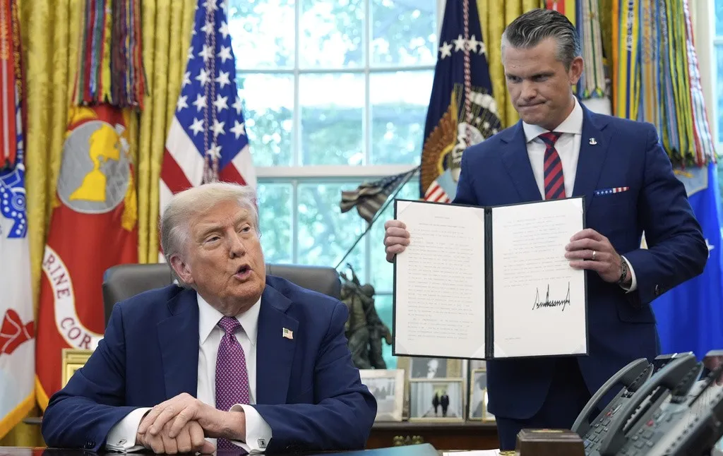 Trump potpisao naredbu za preimenovanje Ministarstva odbrane u Ministarstvo rata