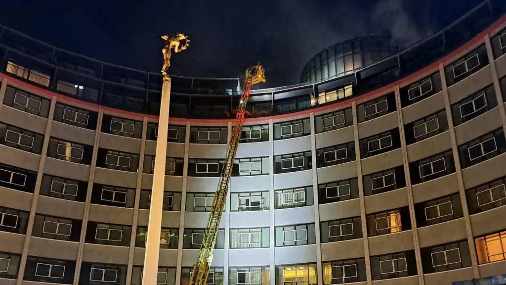 Veliki požar u bivšoj zgradi BBC-ija, na terenu 100 vatrogasaca