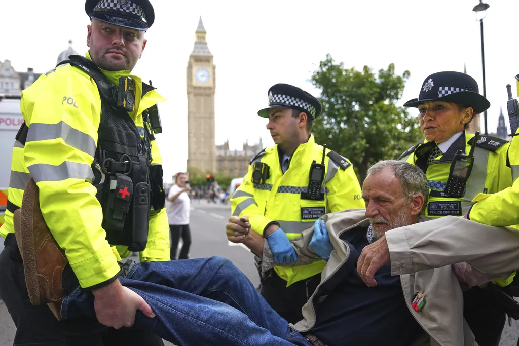 Policija u Londonu privela demonstrante na protestu protiv zabrane "Palestine Action"