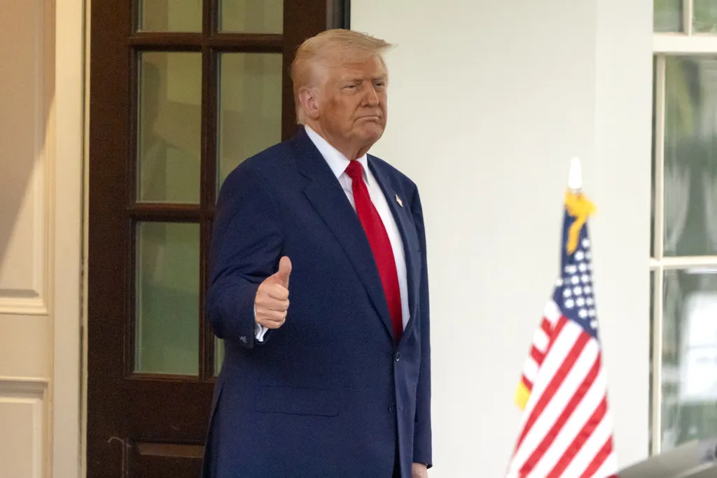 Trumpov rejting porastao na 44 odsto