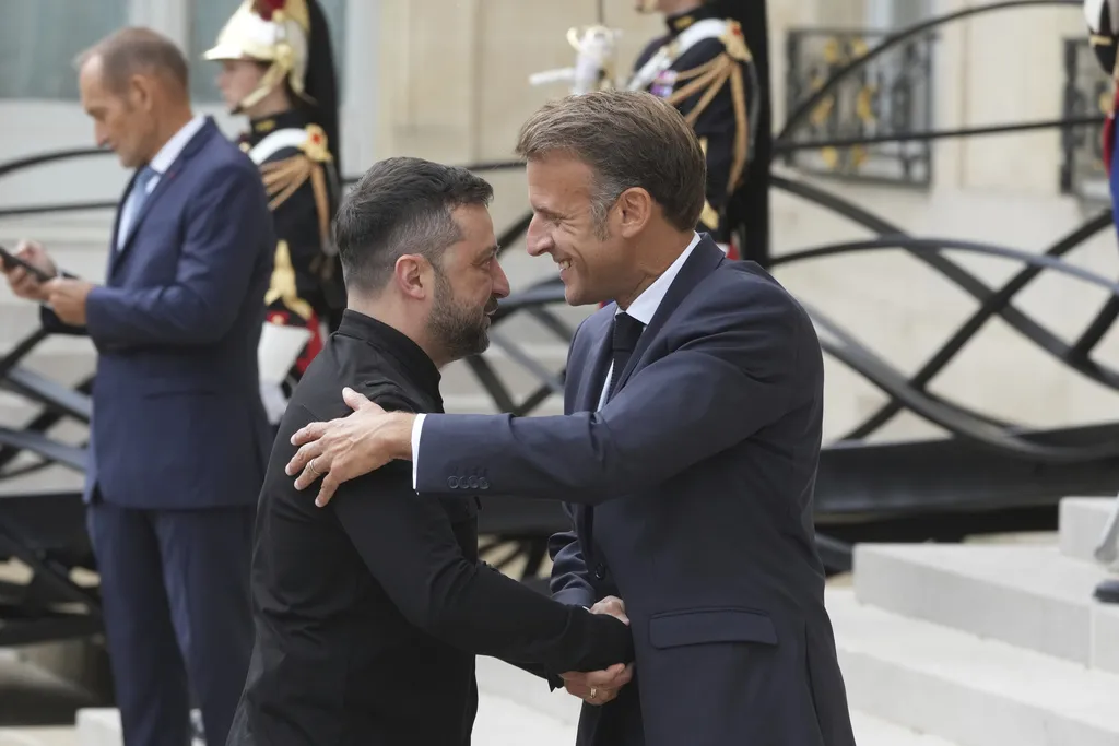 Zelenski i Macron koordinišu odgovor nakon ruskih napada