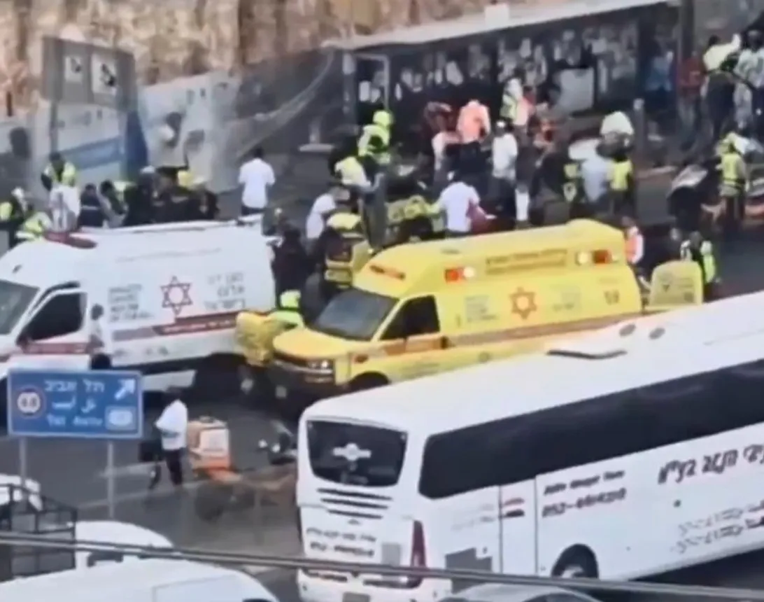 Jerusalem: Ušli u autobus i počeli da pucaju, stradale najmanje četiri osobe