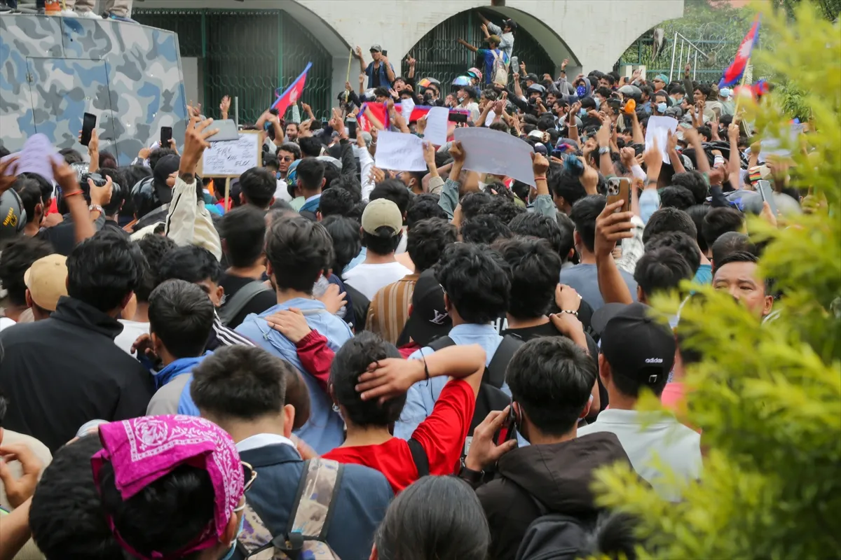  Najmanje 14 ljudi poginulo u Nepalu nakon sukoba zbog zabrane društvenih mreža