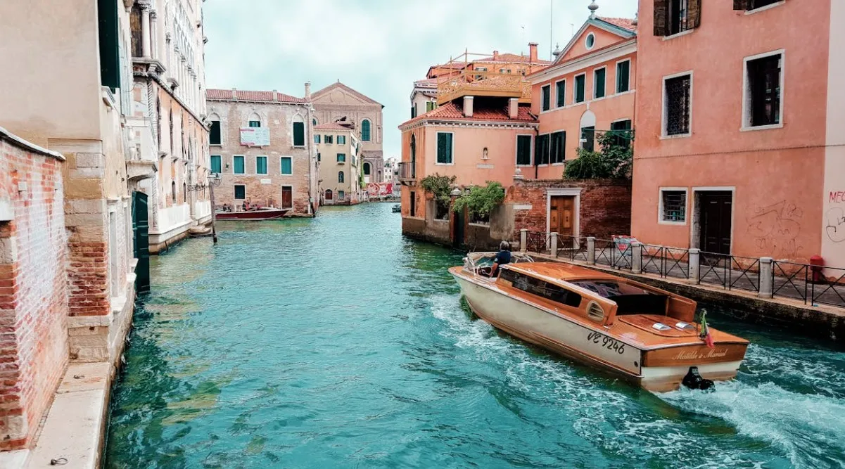 Naknada za jednodnevne izlete u Veneciji prikupila 5 miliona eura u 2025. godini, ali da li je suzbila prekomjerni turizam?
