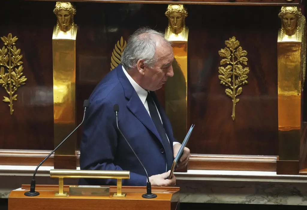 Jelisejska palata: Macron će imenovati novog premijera u narednim danima