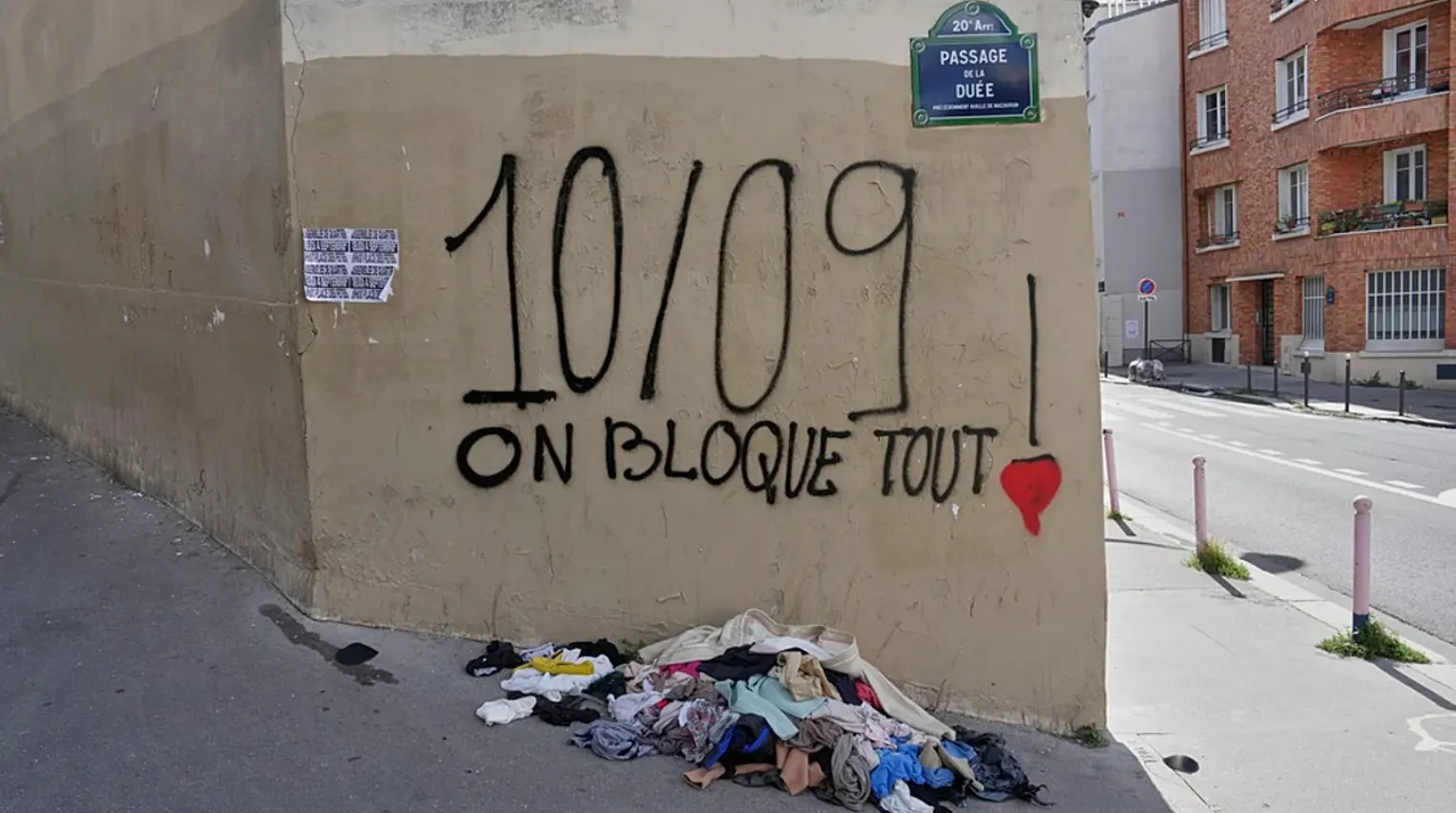 Nakon pada premijera, Francuska se priprema za proteste "Blokirajmo sve"
