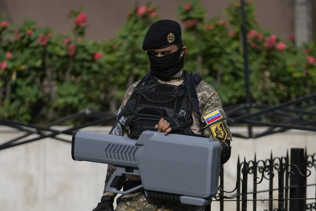 Rastu tenzije sa SAD: Maduro "podigao" vojsku, Venecuela u pripravnosti