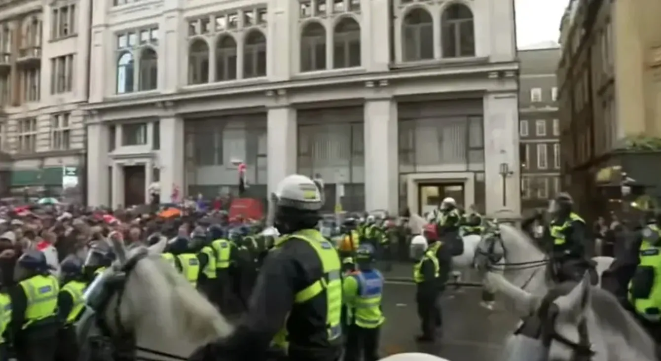 Masovni protesti u Londonu: Više hiljada ljudi na ulicama