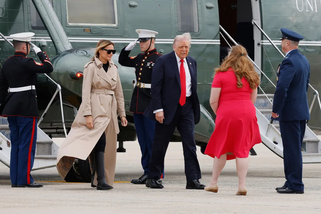 Trump stigao u Veliku Britaniju, demonstranti na dvorcu prikazali njegove fotografije sa Epstinom