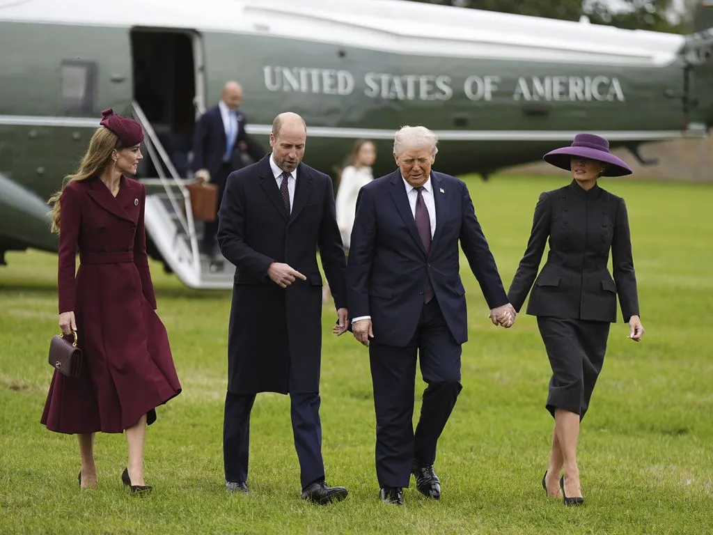 William i Kate dočekali Trumpove, Melania prekršila kraljevski protokol