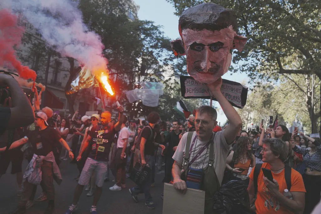 Ogromni protesti u Francuskoj: Stotine hiljada ljudi na ulicama