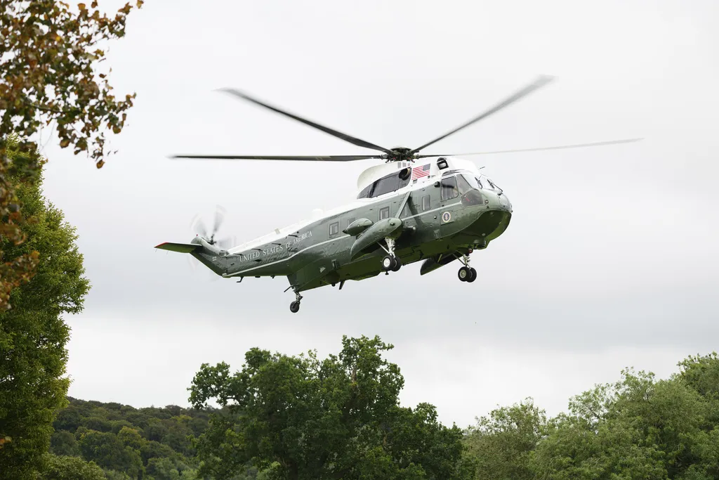 Muškarac optužen da je usmjerio laser na helikopter Marine One u kojem se nalazio Trump
