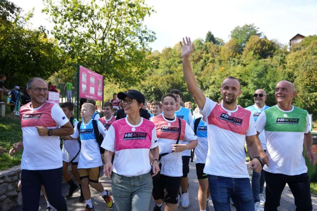 Marta Kos obilježila Evropsku sedmicu sporta s mladima i sportistima u Visokom