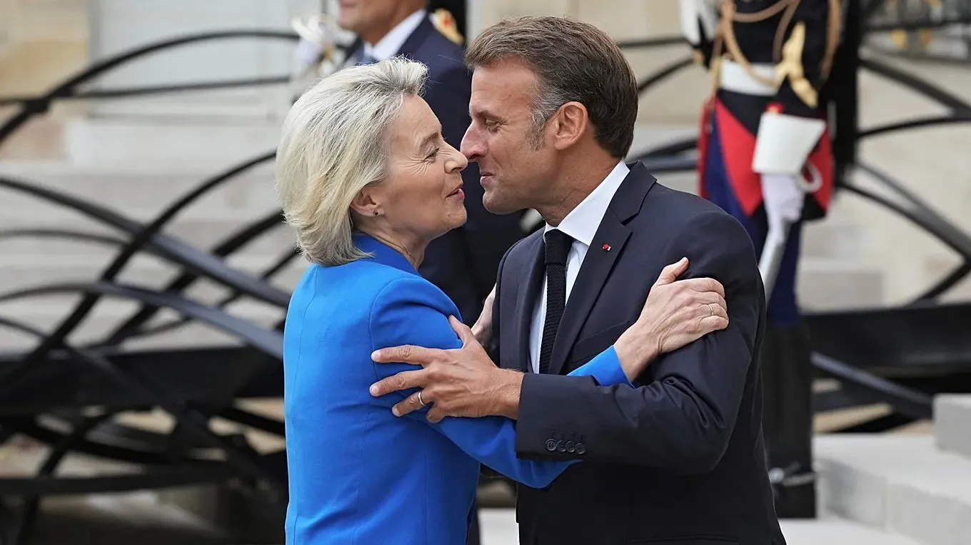 Von der Leyen pod istragom zbog brisanja Macronove poruke