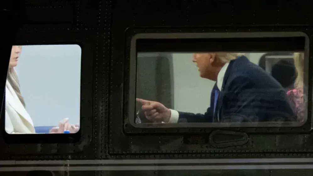 Čitači s usana otkrili o čemu su Trump i Melania razgovarali: Donalde, pogledaj me