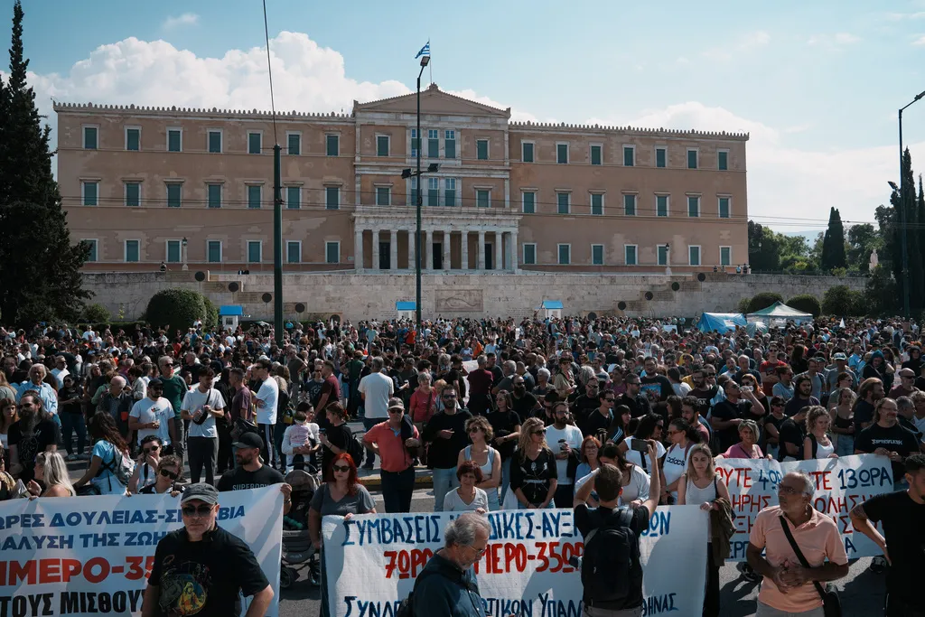 U toku generalni štrajk, hiljade demonstranata na ulicama Atine