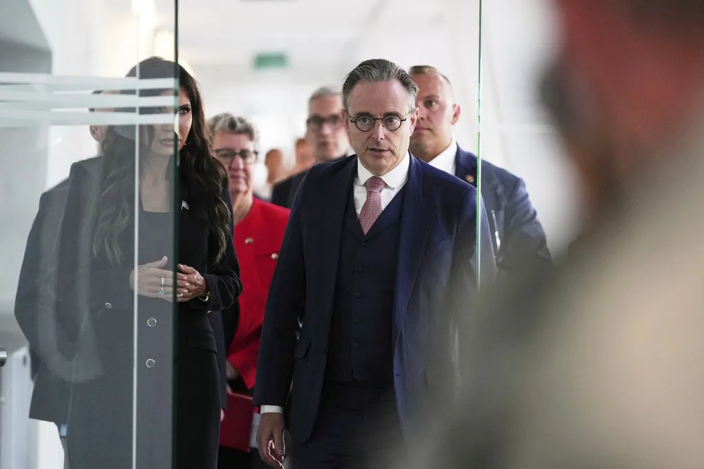 'Možemo li pojesti kokoš?' Belgijski premijer zahtijeva odgovore o zamrznutoj ruskoj imovini