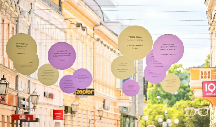 Banjaluka obilježava Međunarodni dan učitelja, u centru grada postavljene prigodne poruke