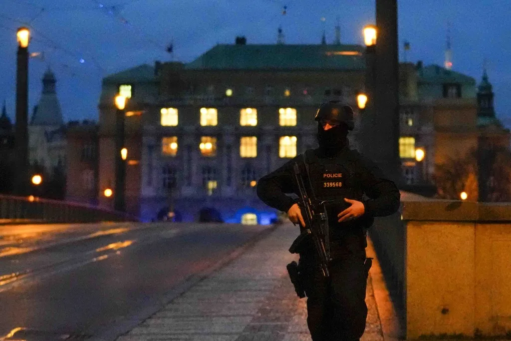 Dronovi u Pragu: Aerodrom blokiran, jake policijske snage na ulicama