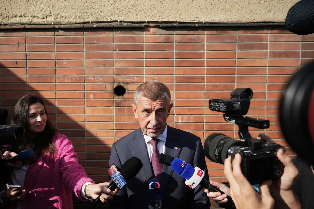 Stranka ANO populističkog milijardera Andreja Babiša vodi na češkim parlamentarnim izborima