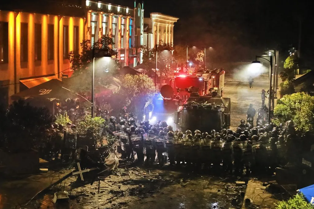Demonstranti upali u dvorište predsjedničke palate u Tbilisiju