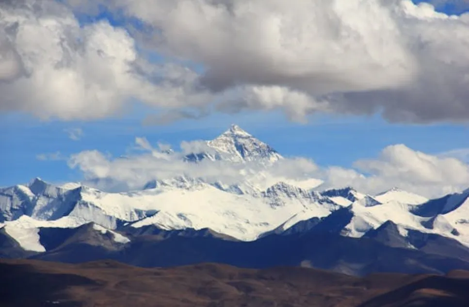 Hiljadu ljudi zarobljeno na Everestu zbog jake mećave