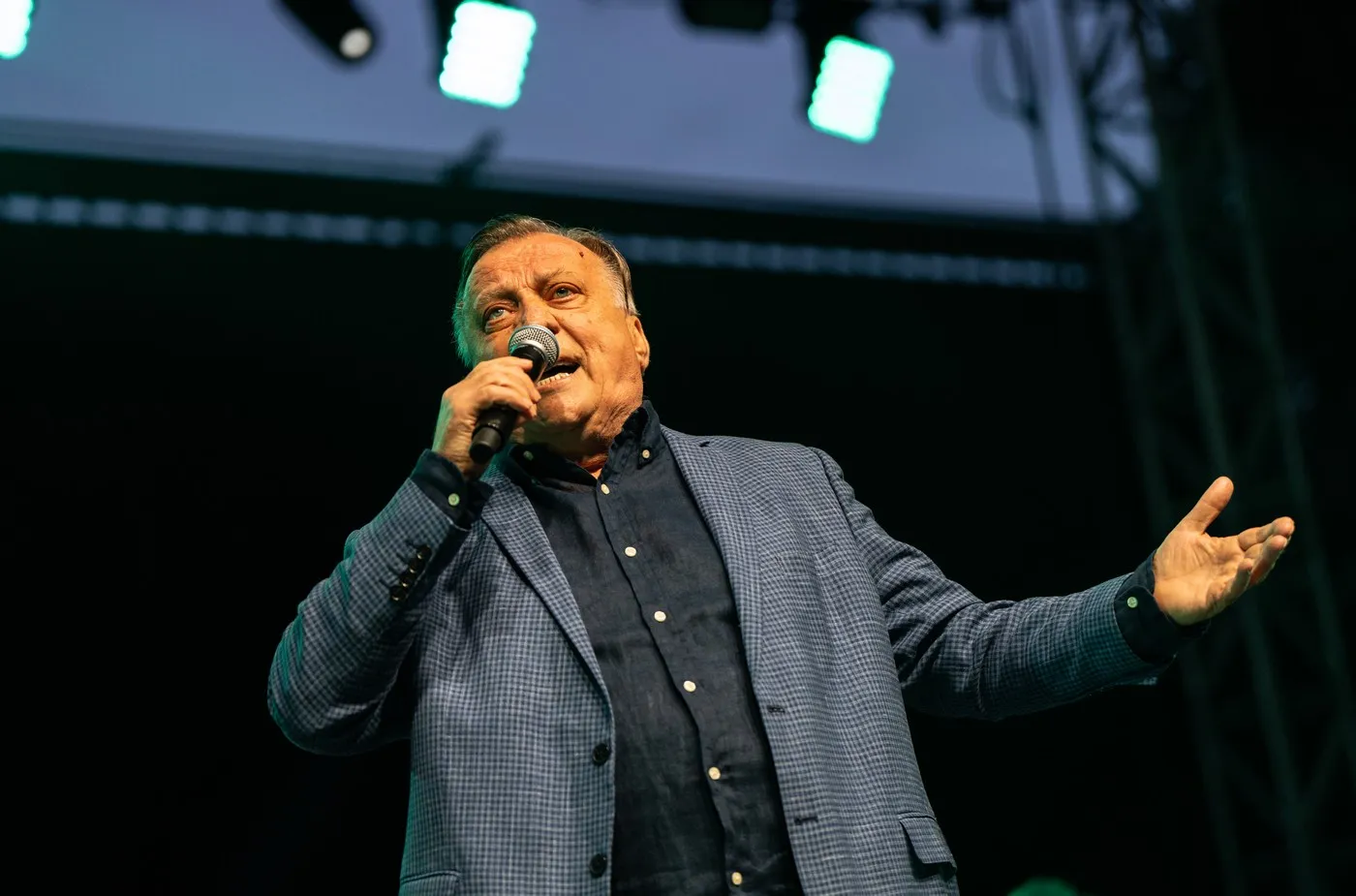 Preminuo Halid Bešlić