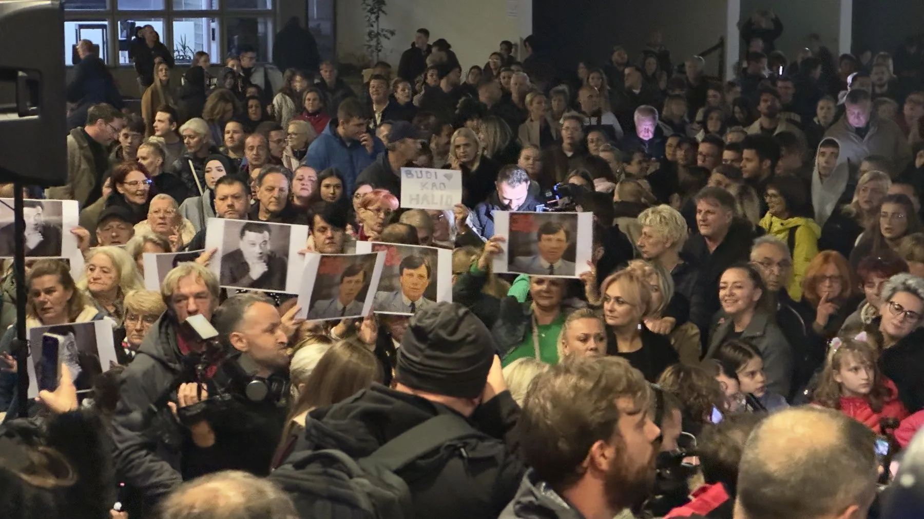 Skup ispred Doma mladih: Večeras Sarajevo pjeva za Halida