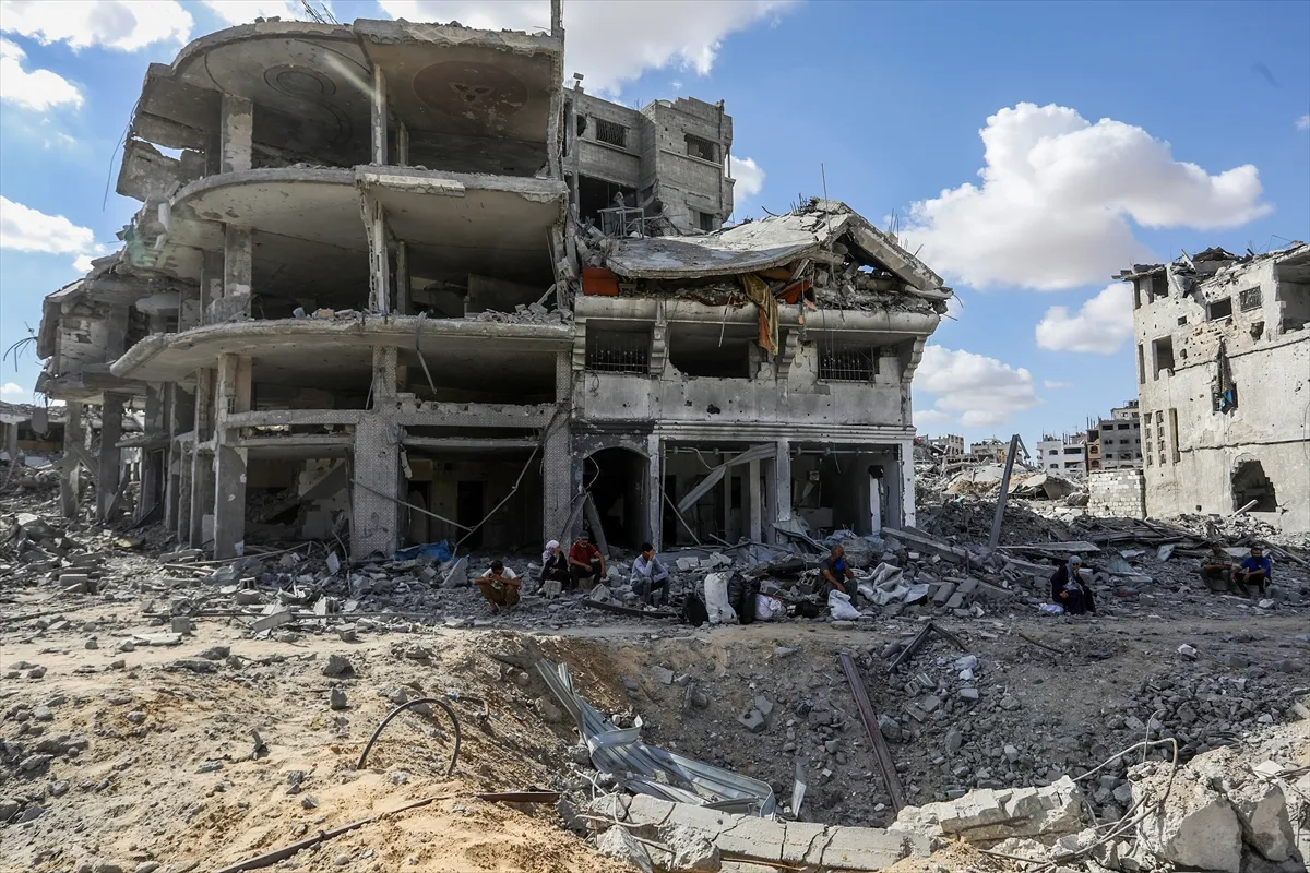 Buldožeri čiste ruševine u Gazi, stižu kamioni sa humanitarnom pomoći