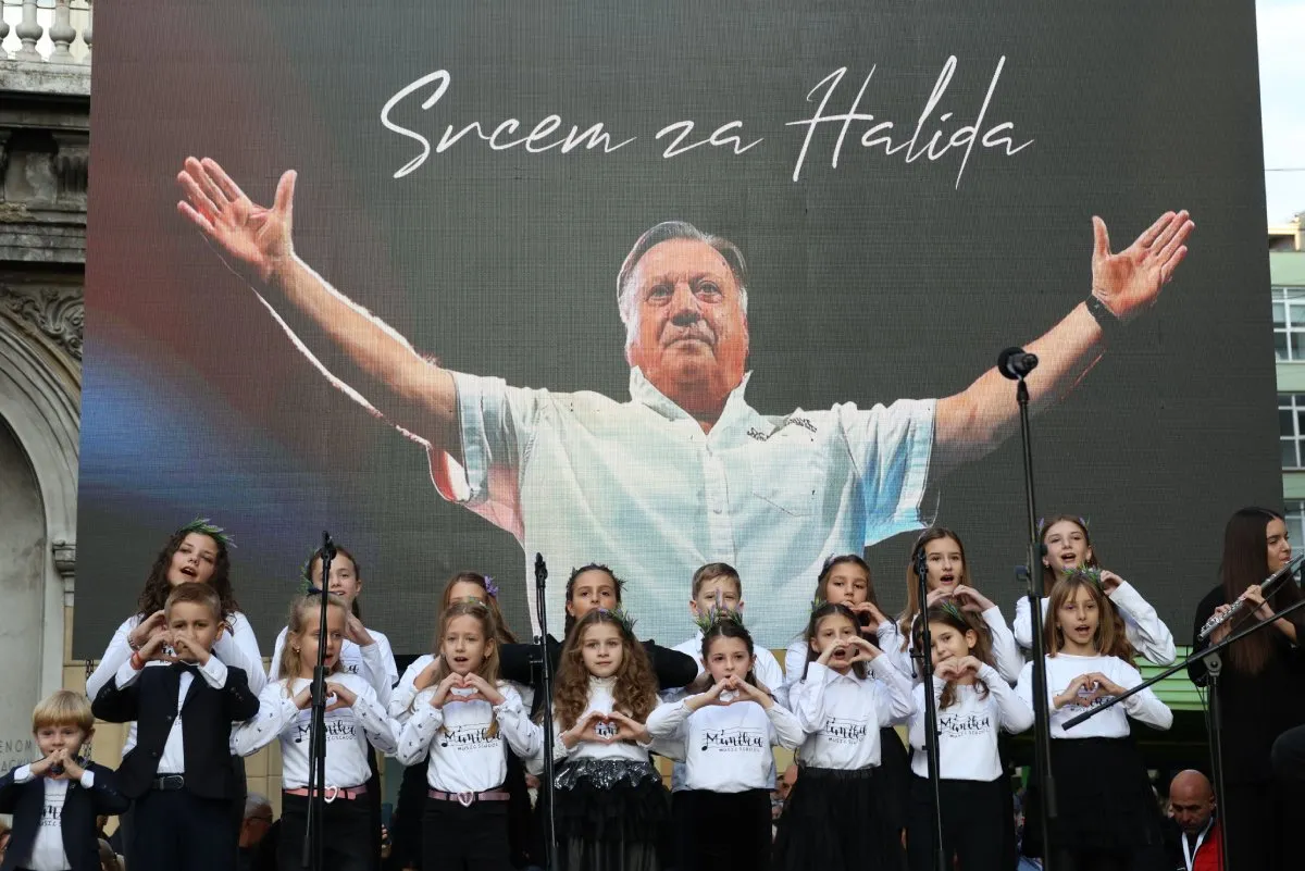 Halid Bešlić ujedinio region: Građani mnogih gradova odaju počast legendi