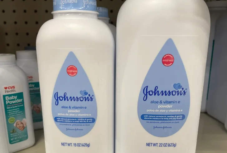 Hiljade ljudi tužilo Johnson & Johnson jer smatraju da su prodavali dječiji puder koji sadrži azbest