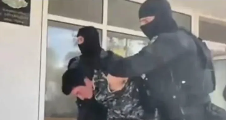 Ubio majku, tetku i sestru (13), pa zapalio kuću