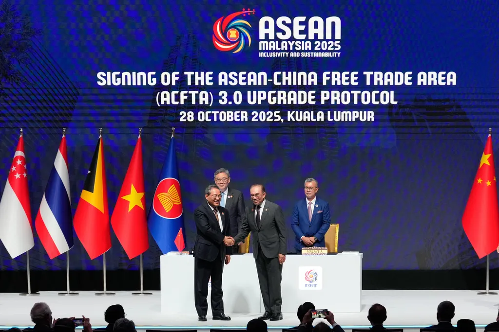 Kina i ASEAN potpisali unaprijeđeni sporazum o slobodnoj trgovini vrijedan skoro 800 milijardi dolara