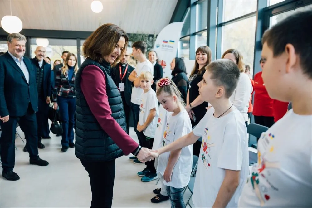 Tanja Fajon posjetila djecu na rehabilitaciji u Ukrajini: Hrabrost i osmijeh ovih mladih inspirišu sve nas