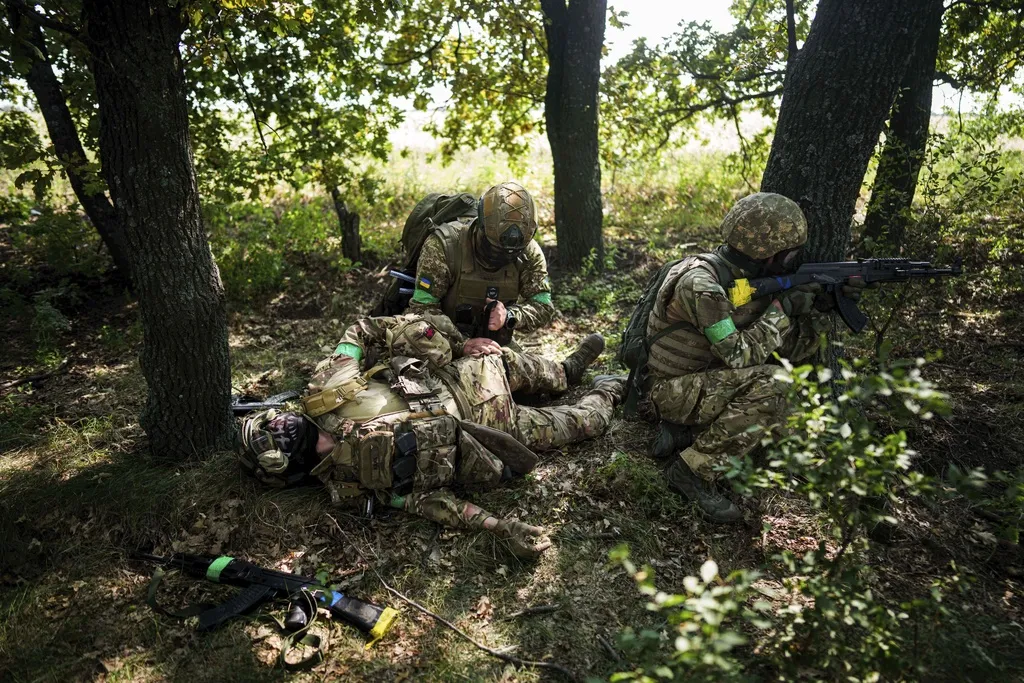 Rusija tvrdi da su opkoljene ukrajinske trupe u Pokrovsku počele da se predaju