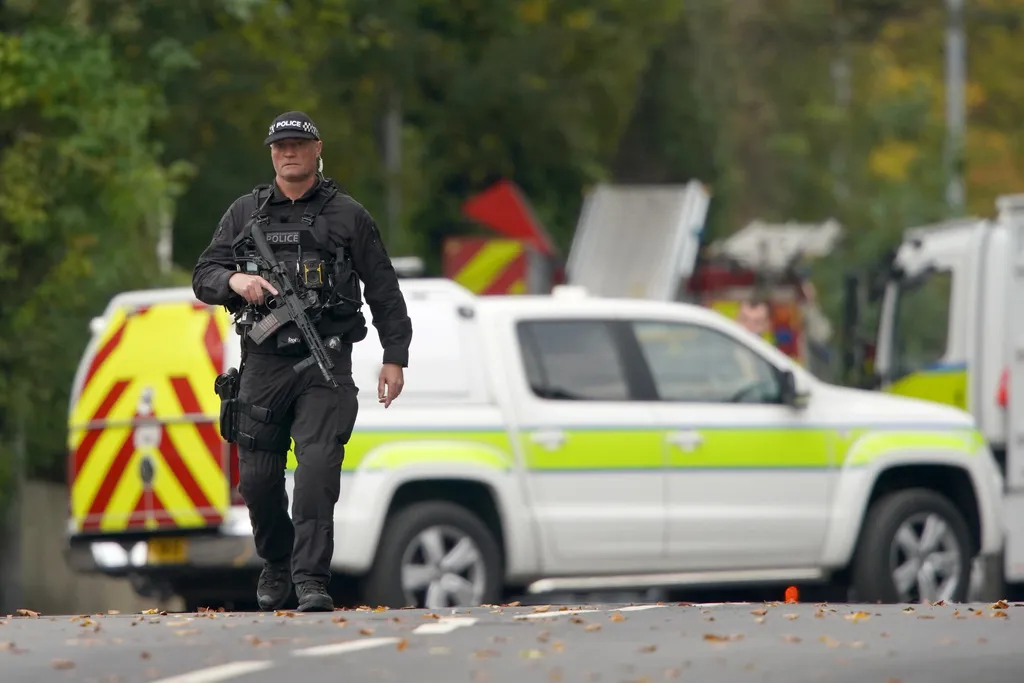 Desetoro ljudi izbodeno nožem u vozu u Velikoj Britaniji, uhapšene dvije osobe