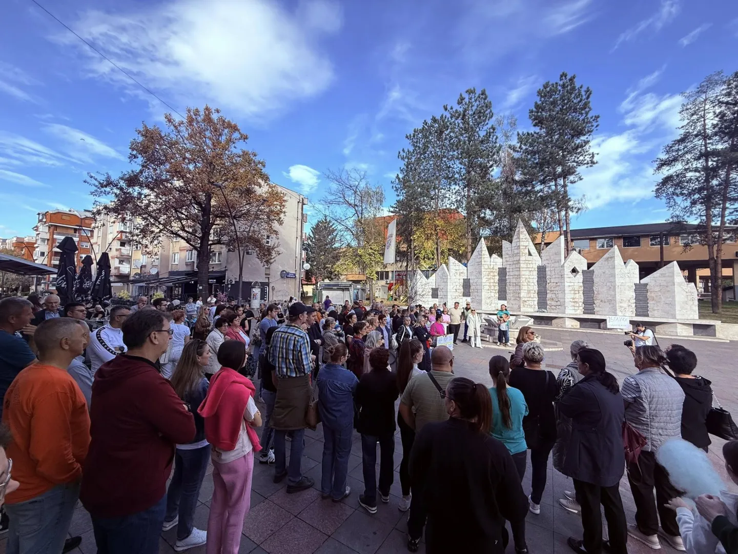U Srebreniku i Gradačcu održano mirno okupljanje građana: "Djevojčice nisu same" 