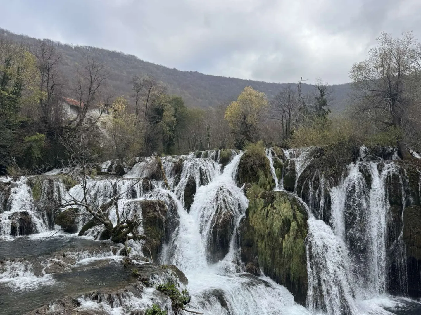 Martin Brod, selo penzionera i dva đaka, bez prodavnice, banke, pošte...